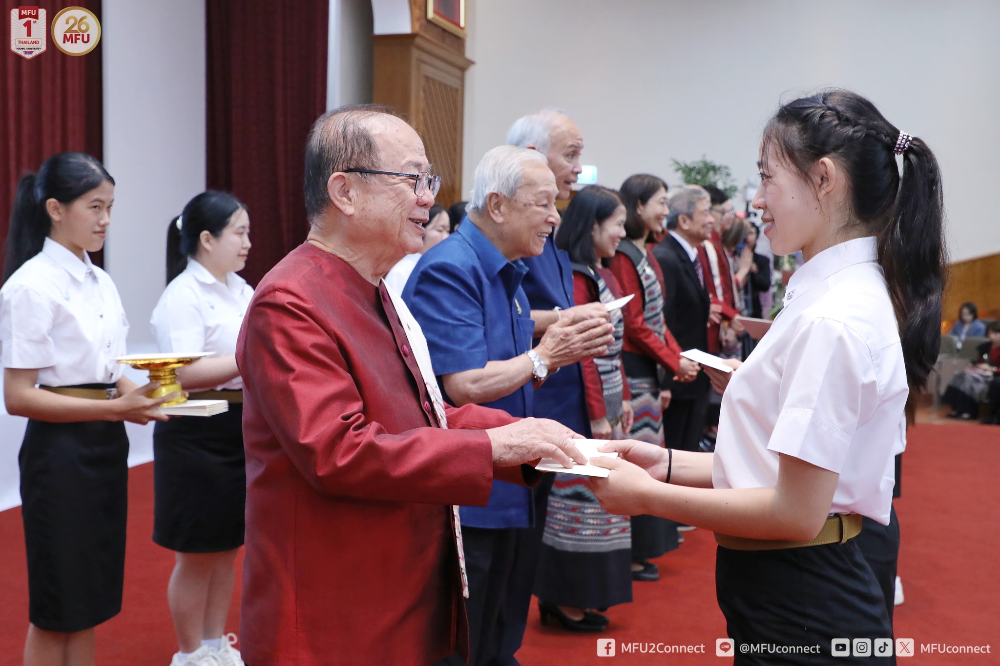 พิธีมอบทุนการศึกษา มฟล. ประจำปีการศึกษา 2567 สืบสานเจตนารมณ์ “จะไม่มีนักศึกษาคนใด ต้องออกจากมหาวิทยาลัยแห่งนี้ เพราะความยากจน”